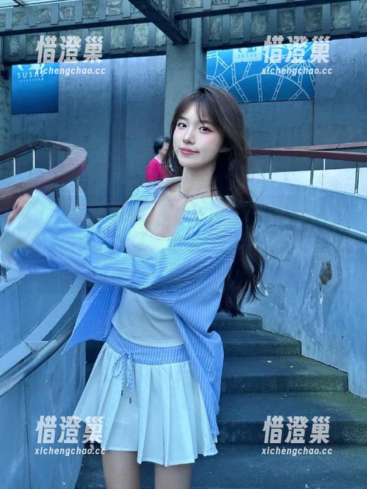 视频曝光！“www.17”里有个人吃西瓜吃到掉牙，哈哈，是谁的技术这么差？
