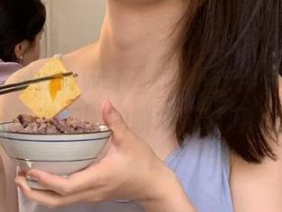 登录www.17，和小伙伴一起感受‘分享快乐’的瞬间，脑洞大开！