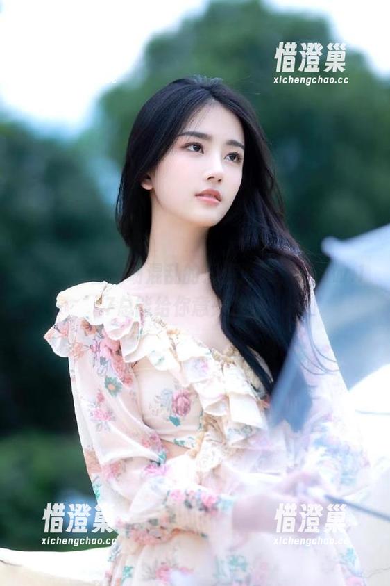 观看这场混乱的爱情游戏，www.17总能给你意外惊喜！