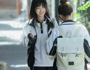 17c吃瓜官网：今天又吃到了新鲜黑料，快来看看是谁被抓包了！