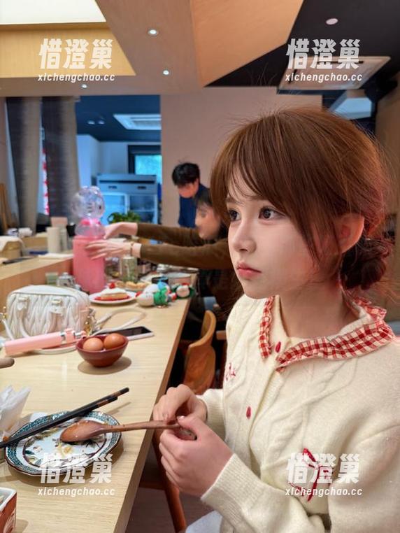 在17c吃瓜，观看那些吸引眼球的骚操作，真是妙趣横生！