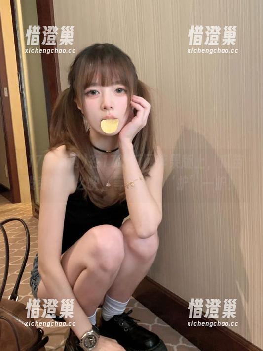 在17吃瓜网苹果版上，瓜苗发芽得那么快，等我仔细‘护’一护！