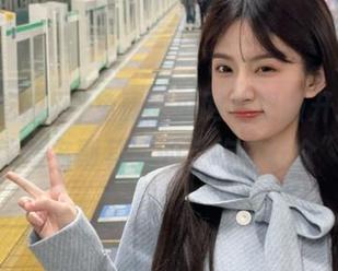 免费吃瓜网苹果版开挂中，我就是名副其实的“吃瓜群众”！