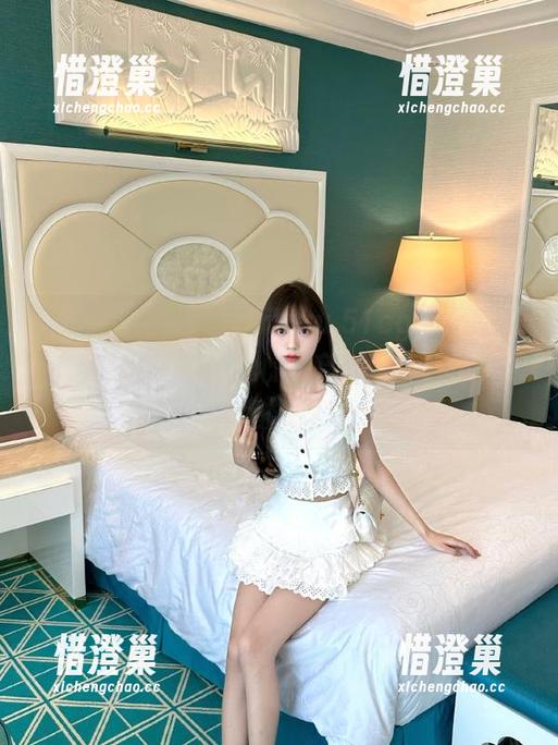 吃瓜网 一秒登录www.51cg.fun吃瓜网,瞬间被吸引,心里暗想,这个瓜不会太酸吧?