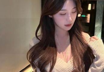 24小时刷吃瓜网贴吧，越看资源越觉得时间飞逝，真是上头！