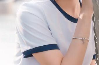 听说“海角吃瓜”更新了，快来围观姐姐的真实反应吧！