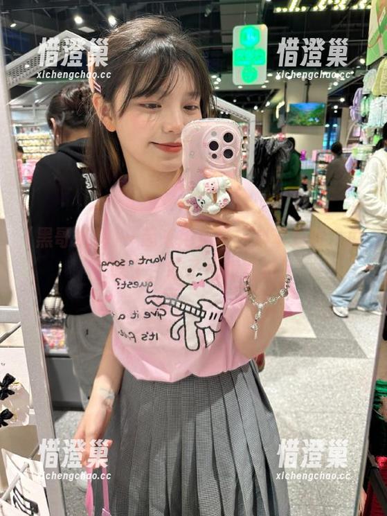 黑哥扒料 一起来用黑哥扒料苹果版,瓜都吃了,脑子也跟着转!