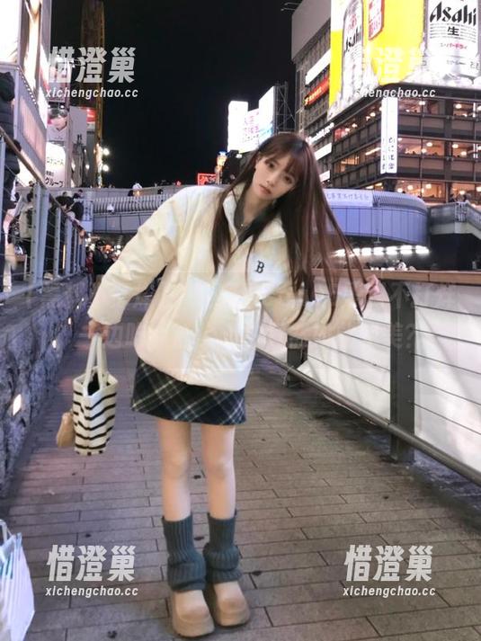 一边观看cgaa5黑料不打烊，一边吃点心，人生竟然如此完美？